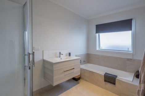 Photo of property in 88 Pohutukawa Drive, Levin, 5571
