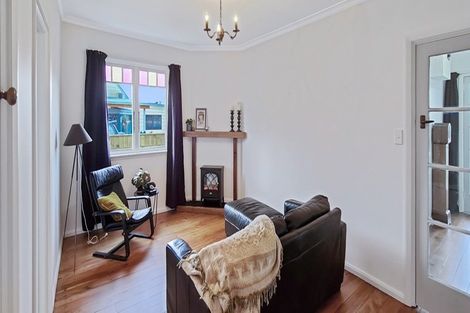 Photo of property in 23 Ross Street, Marton, 4710