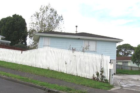 Photo of property in 4 Backhurst Grove, Massey, Auckland, 0614
