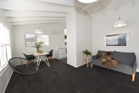 Photo of property in 11 Taupata Street, Redcliffs, Christchurch, 8081