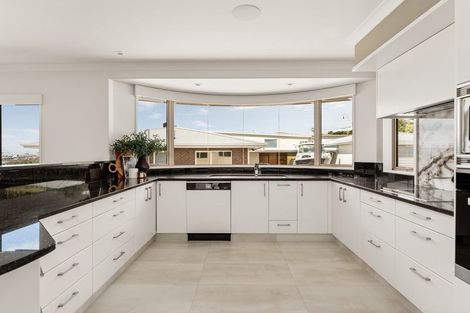 Photo of property in 3 Seaview Road, Otumoetai, Tauranga, 3110