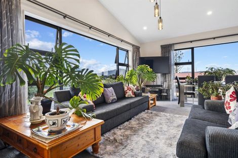 Photo of property in 25 Waitemata Drive, One Tree Point, 0118
