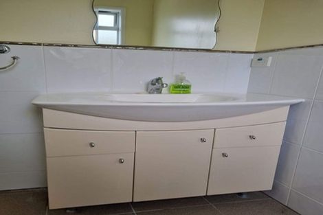 Photo of property in 28 Judkins Crescent, Cockle Bay, Auckland, 2014