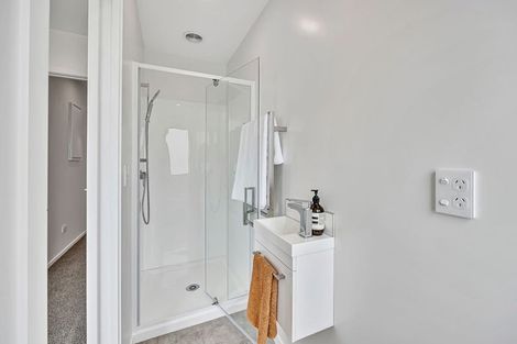 Photo of property in 4/504 Don Buck Road, Massey, Auckland, 0614