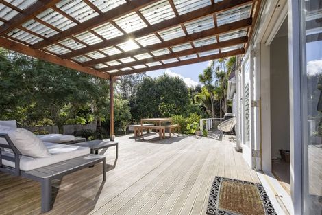 Photo of property in 5 Grovelands Way, Titirangi, Auckland, 0604