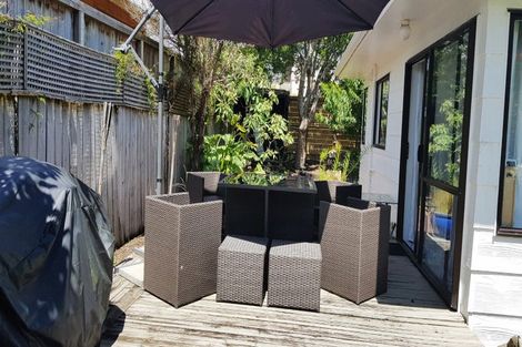 Photo of property in 1/38 Kaipatiki Road, Glenfield, Auckland, 0629