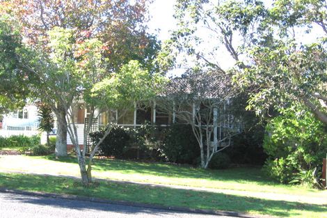 Photo of property in 14 Minaret Drive, Bucklands Beach, Auckland, 2014