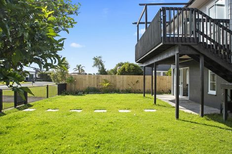 Photo of property in 11 Crispe Road, Clarks Beach, 2122