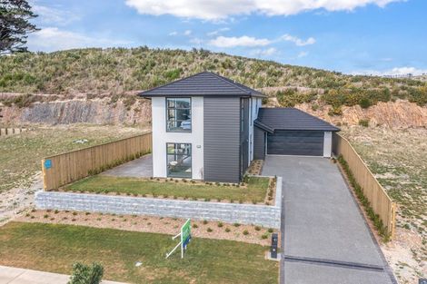 Photo of property in 117 Queen Charlotte Drive, Aotea, Porirua, 5024