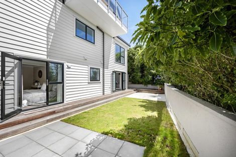 Photo of property in 25u7 Thane Road, Roseneath, Wellington, 6011