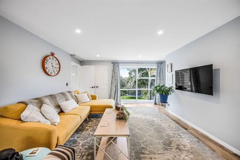 Photo of property in 15 Roland Road, Greenhithe, Auckland, 0632
