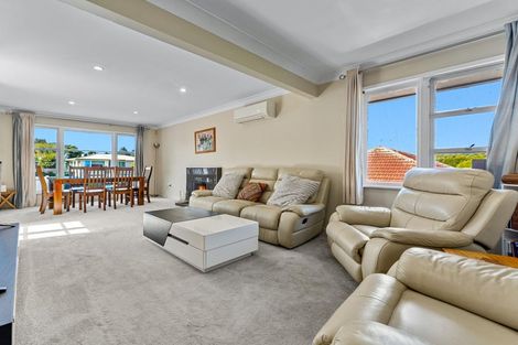 Photo of property in 1/10 Stanaway Street, Hillcrest, Auckland, 0627