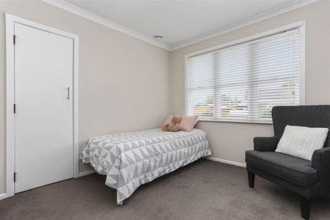 Photo of property in 22 Rewarewa Road, Te Atatu Peninsula, Auckland, 0610