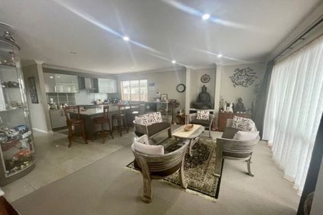 Photo of property in 28 Kaseng Place, East Tamaki Heights, Auckland, 2016