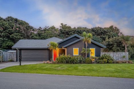 Photo of property in 1 Banks Boulevard, Whitby, Porirua, 5024