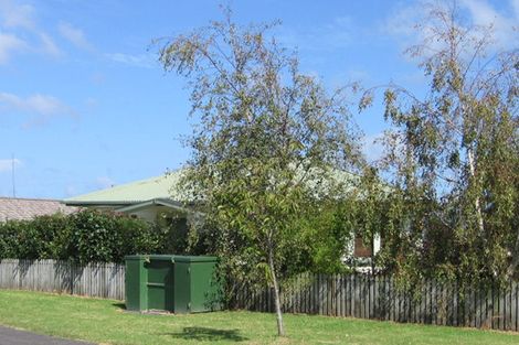 Photo of property in 15 Darcy Place, Massey, Auckland, 0614