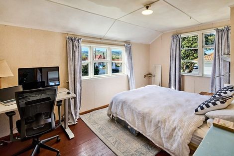 Photo of property in 19 Franklyn Road, Tawa, Wellington, 5028