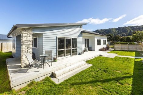 Photo of property in 69 Merton Street, Trentham, Upper Hutt, 5018