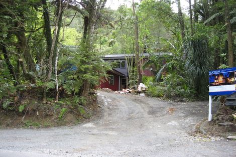 Photo of property in 410 Scenic Drive, Waiatarua, Auckland, 0612