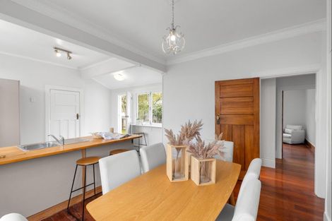 Photo of property in 36 Kingswood Street, Takaro, Palmerston North, 4412