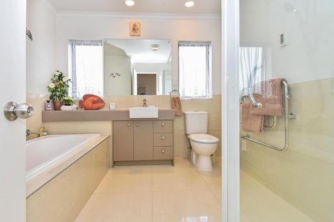Photo of property in 9 Pickaberry Avenue, Karaka, Papakura, 2113