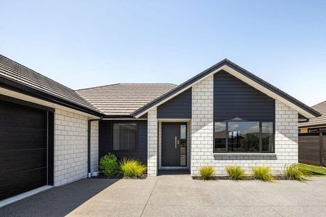 Photo of property in 44 Norfolk Drive, Cambridge, 3434