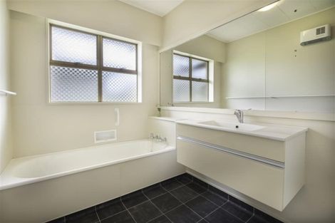 Photo of property in 3/17 Ngarimu Crescent, Taradale, Napier, 4112