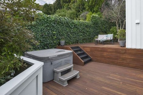 Photo of property in 2/24 Colonial Road, Birkenhead, Auckland, 0626