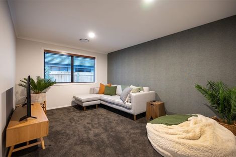 Photo of property in 9 Vogwill Road, Kumeu, 0810