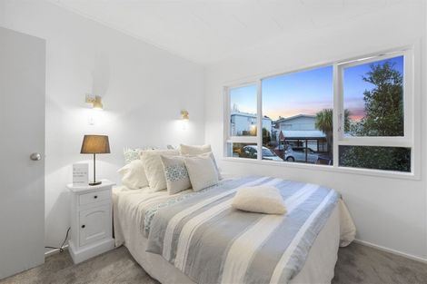 Photo of property in 40 Valley View Road, Glenfield, Auckland, 0629