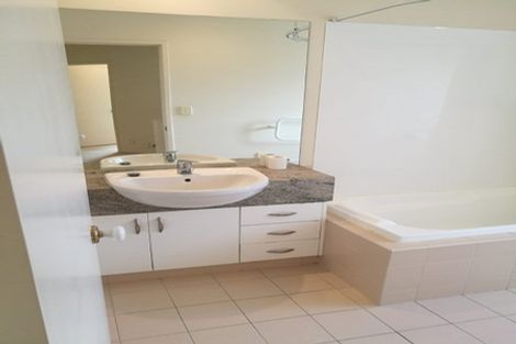 Photo of property in 19h Claremont Way, East Tamaki Heights, Auckland, 2016