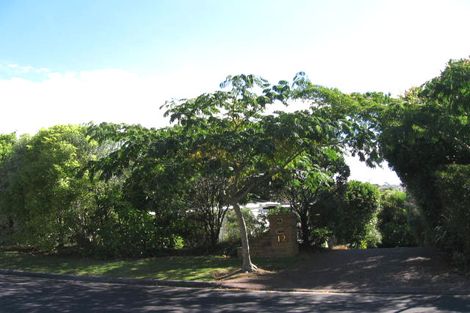 Photo of property in 12 Saint Lucia Place, Unsworth Heights, Auckland, 0632