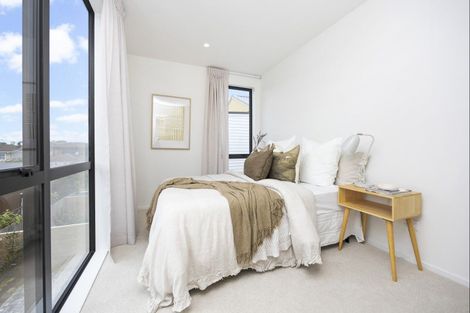 Photo of property in 37 Corunna Road, Milford, Auckland, 0620