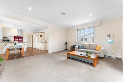 Photo of property in 1/625 Beach Road, Rothesay Bay, Auckland, 0630