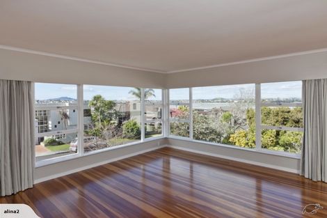 Photo of property in 27 Mcbreen Avenue, Northcote, Auckland, 0627