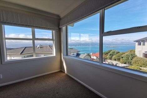 Photo of property in 24 Tamworth Crescent, Newlands, Wellington, 6037