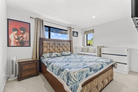 Photo of property in 36a Crestview Rise, Papakura, 2110