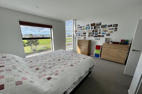 Photo of property in 10 Memorial Park Lane, Hobsonville, Auckland, 0618