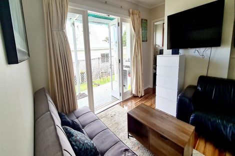 Photo of property in 2/100 Manuka Road, Bayview, Auckland, 0629