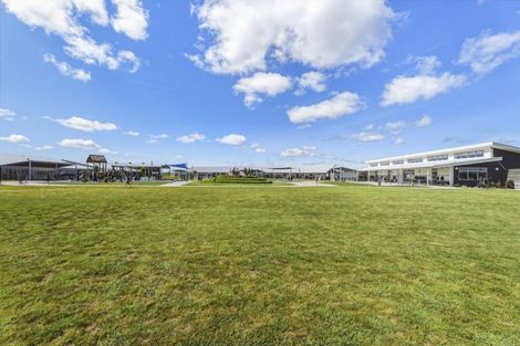 Photo of property in 8 Tauhinu Place, Papamoa, 3118