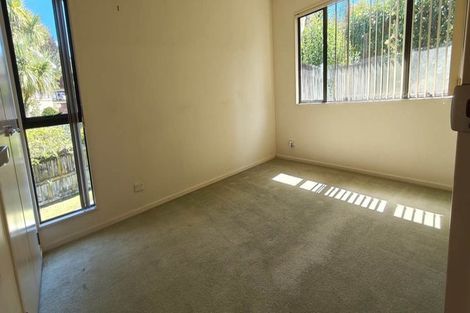 Photo of property in 5 Queen Natalie Place, Massey, Auckland, 0614