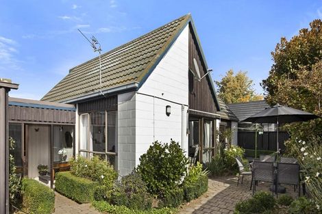 Photo of property in 43n Waimairi Road, Upper Riccarton, Christchurch, 8041