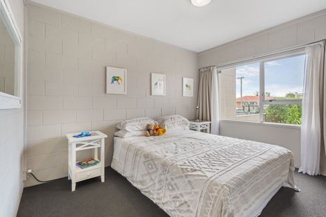 Photo of property in 3/108 East Coast Road, Forrest Hill, Auckland, 0620