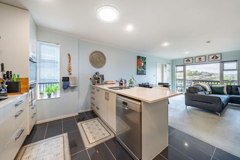 Photo of property in 15 Marjory Close, Broadmeadows, Wellington, 6035