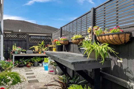 Photo of property in 2/1 Woodside Road, Massey, Auckland, 0614