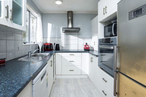 Photo of property in 8 Athena Drive, Totara Vale, Auckland, 0629