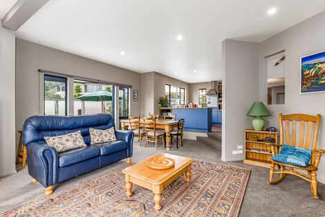 Photo of property in 11 Glengavel Grove, Papakowhai, Porirua, 5024