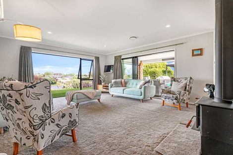 Photo of property in 19 Kendallvale Drive, Waiuku, 2123