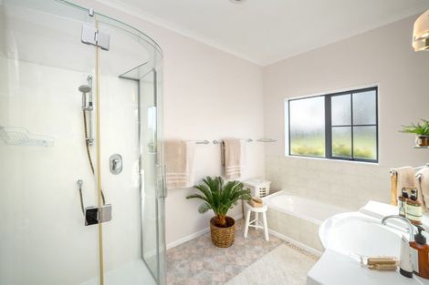 Photo of property in 15 Campbell Drive, Martinborough, 5711