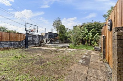 Photo of property in 9 Saxton Road, Upper Vogeltown, New Plymouth, 4310